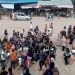 Calon Penumpang KM Sabuk Nusantara antre untuk naik ke atas kapal.