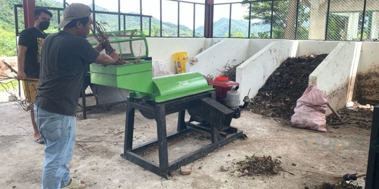 Pengelolaan sampah organik di Rumah Kompos Kota Gorontalo.(Foto Rama/Gopos)