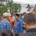 Wali Kota Gorontalo, Adhan Dambea, mengunjungi lokasi banjir di Kelurahan Talumolo, Kecamatan Dumbo Raya, Kota Gorontalo, Senin (17/3/2025).(Sari/gopos)
