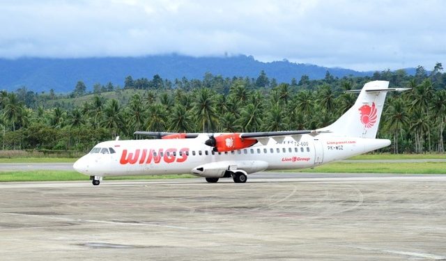 Pesawat ATR 72 milik maskapai Wings Air tiba di Bandara Djalaluddin Gorontalo pada penerbangan perdana, Jumat (21/3/2025).(Foto Haris Diskominfotik)