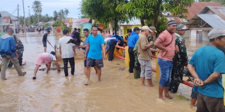 Sedikitnya tiga desa di Kecamatan Patilanggio, Kabupaten Pohuwato dilanda banjir.(Foto Istimewa)
