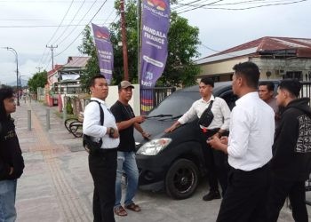 Anggota Satuan Reskrim Polresta Gorontalo Kota langsung menindaklanjuti video viral pengeroyokan debt collector.(Foto via Istimewa)