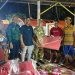Wakil Bupati Pohuwato, Iwan Adam, mengunjungi pengungsian pasca banjir di Kecamatan Patilanggio, Minggu (09/03/2025) malam (Iwan Karim Humas Pemda Pohuwato)
