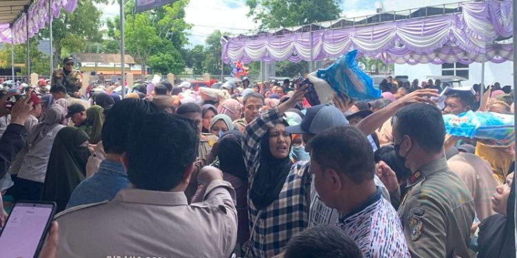 Suasana pasar murah yang digelar Pemkot Gorontalo, Kamis (20/3/2025).(Foto Rama Gopos)