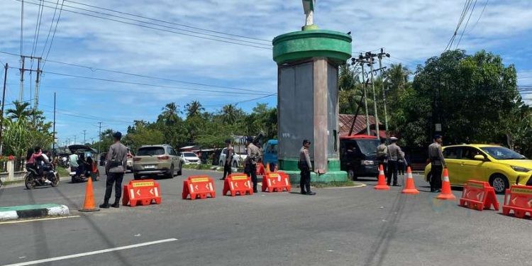 Kendaraan yang Parkir Sembarangan di Bahu Jalan saat Ketupatan Bakal Ditilang