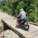 Kondisi memprihatinkan menimpa warga Desa Harapan, Kecamatan Wonosari, Kabupaten Boalemo. Sebuah jembatan beton di RT 15 yang menjadi penghubung utama antarwilayah kini nyaris putus.