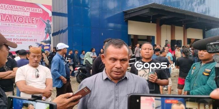 Salah satu warga perwakilan penambang suwawa, Usman Hulopi saat diwawancarai awak media, Selasa siang (8-4-2025).