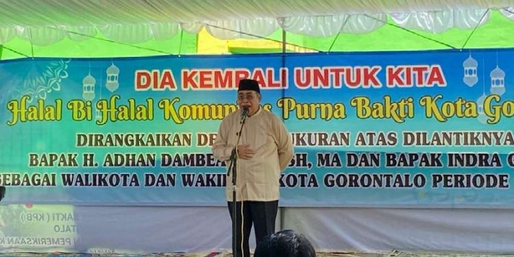 Walikota gorontalo dalam sambutan acara halal bi halal komunitas purna bakti kota gorontalo.