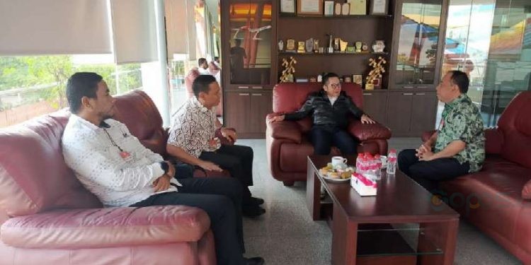Wali Kota Kotamobagu dr. Weny Gaib, Sp.M., dan Bupati Bolaang Mongondow Yusra Alhabsyi, S.E., menemui Direksi Lion Air, Rudy Lumingkewas, di Kantor Lion Air Group Balaraja, Kabupaten Tangerang, Banten, Senin (28/4/2025).
