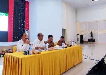 Kepala Kantor Imigrasi Kelas I TPI Gorontalo yang diwakilkan oleh Kepala Seksi Lalu Lintas Keimigrasian Bapak Agustinus Wahyudi Indaryono beserta Analis Keimigrasian Ahli Muda pada Kanwil Ditjen Imigrasi Gorontalo Bapak Ronald, menghadiri Rapat Koordinasi Pemberangkatan Jamaah Haji Provinsi Gorontalo Tahun 2025 yang diselenggarakan di Gedung Arafah, Asrama Haji Provinsi Gorontalo.