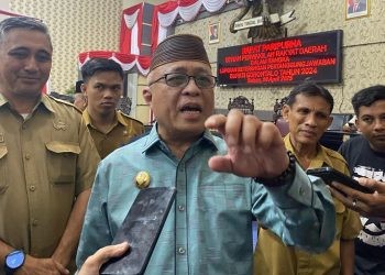 Bupati Gorontalo Sofyan Puhi diwawancarai terkait rencana perampingan OPD.