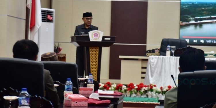 Bupati Pohuwato, Saipul Mbuinga, memberikan sambutan rapat paripurna ke 15 LUPA 2024, Senin (28/04/2025) (Iwan Karim)