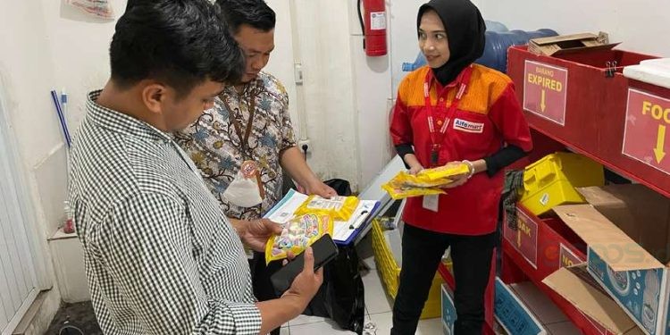 Kepolisian Daerah (Polda) Gorontalo melakukan pengecekan barang mengandung B2 (Babi) Yang di perdagangkan di Wilayah Provinsi Gorontalo disejumlah minimarket.