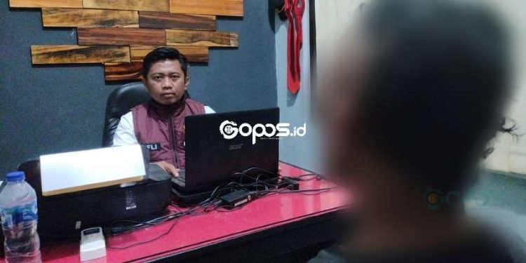Motif ekonomi jadi alasan SR pelaku pembobolan mesin ATM BSG di Bone Bolango melakukan aksinya tersebut.