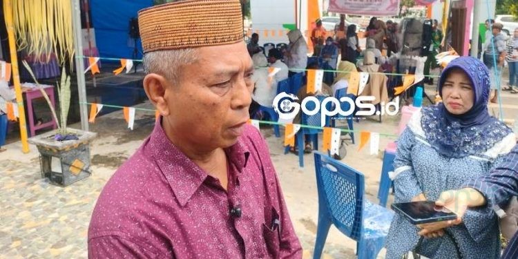 Ridwan Rahim dikonfirmasi saat diwawancarai awak media usai melaksanakan Pencoblosan di Desa Molingkapoto, Kecamatan Kwandang, Kabupaten Gorontalo, Sabtu pagi (19-4-2025).