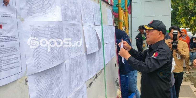Anggota Bawaslu RI Totok Hariyono yang melaksanakan pemantauan langsung di Desa Molingkapoto, Kecamatan Kwandang, Kabupaten Gorontalo Utara.