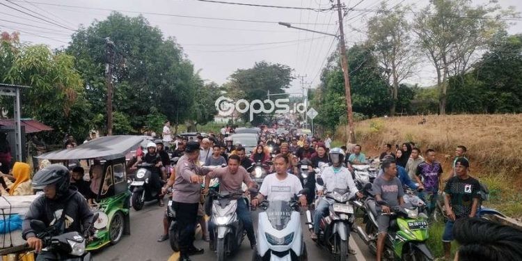 Ribuan simpatisan dan pendukung Pasangan Calon Bupati dan Wakil Bupati Kabupaten Gorontalo Utara Thariq Modanggu dan Nurjanah Yusuf mulai merayakan kemenangan.