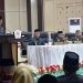 Bupati Pohuwato, Saipul Mbuinga, memberikan sambutan penyampaian nota pengantar LKPJ Kepala Daerah Tahun Anggaran 2024, yang digelar di ruang sidang DPRD Pohuwato, Senin (14/04/2025) (Iwan Humas Pemda Pohuwato)