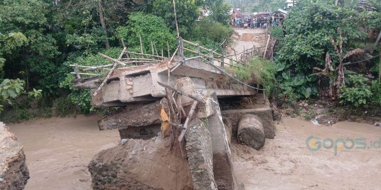 Jembatan Pulubala Putus, 500 KK Terancam Terisolir