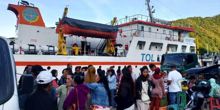 KM Sabuk Nusantara melayani arus balik penumpang dari wilayah Sulawesi Tengah ke Gorontalo
