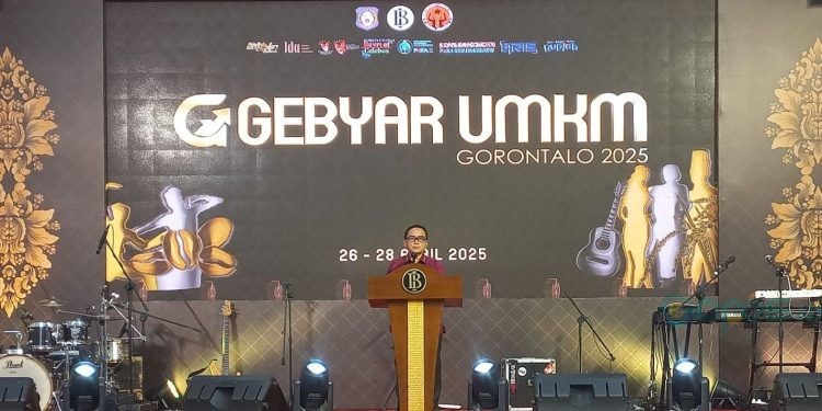 Kepala Perwakilan BI Gorontalo, Bambang Setya Permana, memberi sambutan pada penutupan Gebyar UMKM, Senin (28/4/2025).