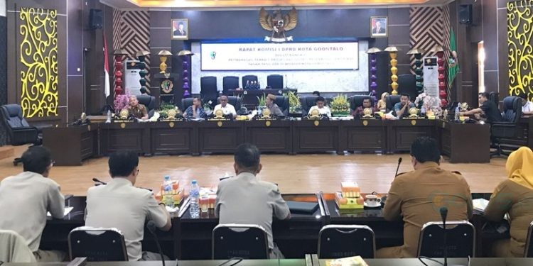 Rapat Komisi I DPRD Kota Gorontalo dengan pihak BPN Gorontalo, Selasa (15/4/2025).(Foto Rama Gopos)