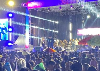 Wali Kota Gorontalo, Adhan Dambea, memberi sambutan pada Pesta Rakyat HUT ke-297 Kota Gorontalo di Lapangan Taruna Remaja, Kota Gorontalo, Selasa (15/4/2025)