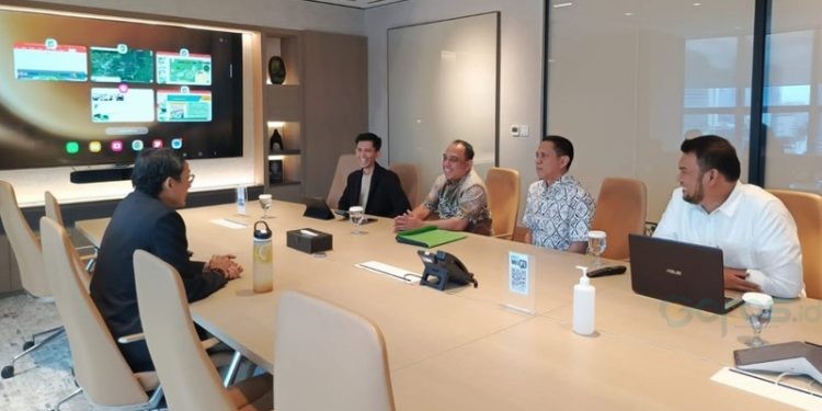 Sandiaga Uno ketika menerima kunjungan Walikota Kotamobagu Weny Gaib dan Bupati Bolmong Yusra Alhabsyi di Jakarta, Rabu (23/4/2025).