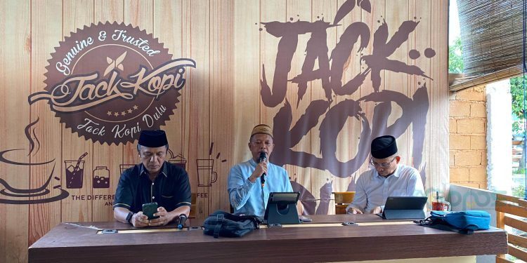Ketua Bidang Fatwa MUI Gorontalo, Ishak Bakari, menyampaikan sikap MUI Gorontalo terhadap video viral wanita pria (waria) berjilbab