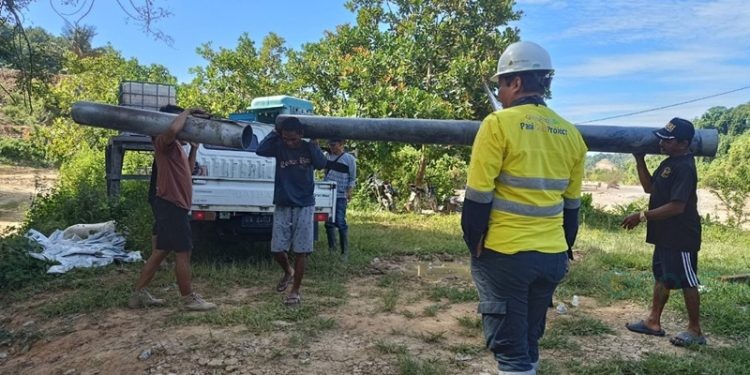 Pani Gold Project bantu atasi krisis air di tiga kecamatan beberapa hari lalu, (Foto Dokumen PGP)
