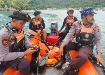 Pencarian korban remaja 16 tahun yang terjatuh saat nongkrong di Jembatan Potanga, Kecamatan Kota Barat, Kota Gorontalo.
