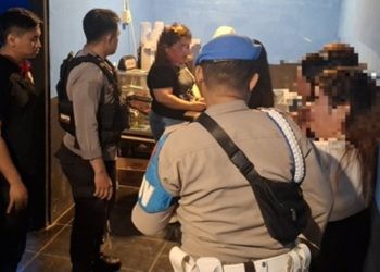 Sejumlah LC alias wanita pemandu karaoke saat diamankan di salah satu tempat hiburan malam di Kecamatan Tolangohula.