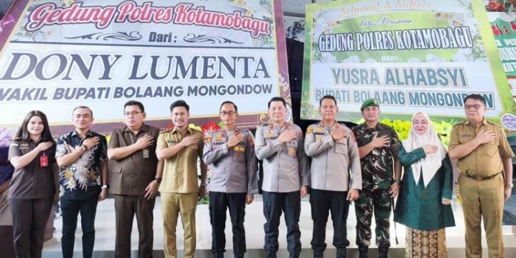 Wakil Walikota Kotamobagu Rendy Virgiawan Mangkat bersama sejumlah pejabat saat peresmian Mako Polres Kotamobagu, Selasa (29/4/2025)