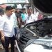 Wakil Walikota Kotamobagu Rendy Virgiawan Mangkat saat mengecek kondisi kendaraan dinas operasional milik Pemkot Kotamobagu, Jumat (25/4/2025).
