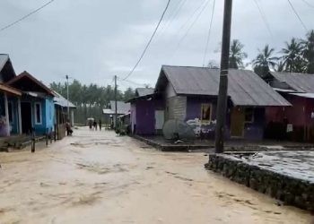 Seminggu sudah masyarakat Desa Didingga, Kecamatan Biau Kabupaten Gorontalo Utara diterjang banjir tepatnya di Dusun Buade.