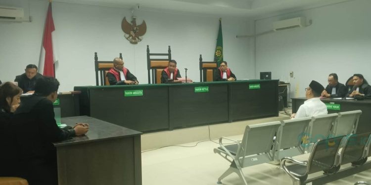 Sidang lanjutan dugaan penyimpangan bantuan sosial dengan terdakwa mantan Bupati Bone Bolango, Hamim Pou, di Pengadilan Tipikor Gorontalo.