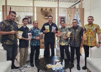 Walikota Kotamobagu Weny Gaib saat diterima Menteri UMKM Maman Abdurrahman di kantornya di Jakarta, Kamis (24/4/2025).