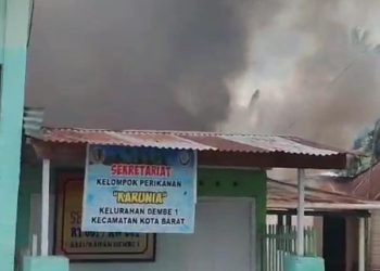 Kebakaran rumah yang terjadi di Kelurahan Dembe 1 Kecamatan Kota Barat Kota Gorontalo.(Istimewa)