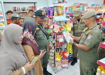 Pemerintah Pohuwato menemukan produk mengandung babi, Senin (28/04/2025) (Istimewa)