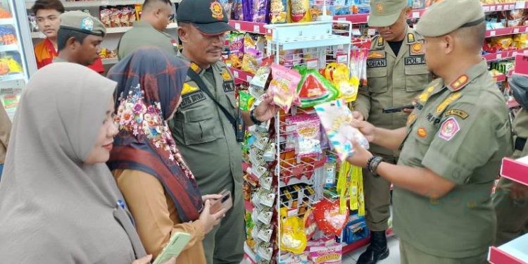Pemerintah Pohuwato menemukan produk mengandung babi, Senin (28/04/2025) (Istimewa)