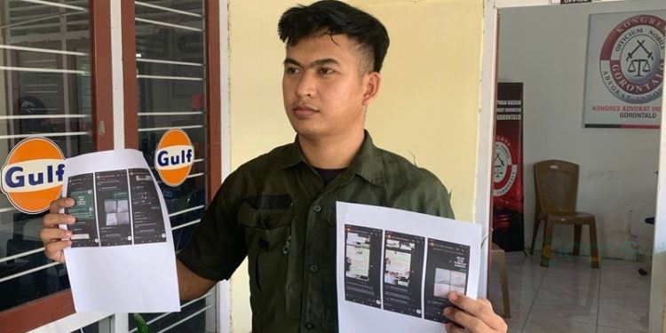 Muhammad Bahrianto Djahum saat mengadukan oknum pengacara (NF) di kantor DPD KAI Gorontalo, Sabtu (12/4/2025) (Foto:Rama/Gopos)
