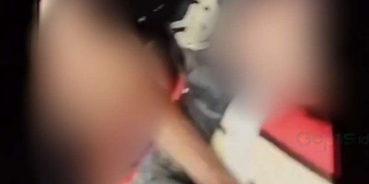 Potongan video dua pelajar yang diduga pasangan gay yang viral di media sosial.(Istimewa)