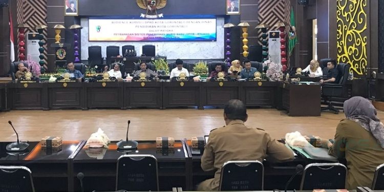 Rapat Komisi I bersama Dinas Pendidikan Kota Gorontalo terkait Penerimaan Peserta Didik Baru (PPDB) Selasa (15/4/2025) (Foto:Rama/Gopos)