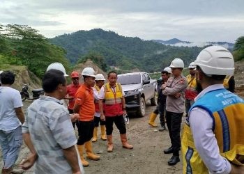 Kapolres Bone Bolango, AKBP Supriantoro saat melakukan peninjauan kejadian tersebut pada Selasa (6-5-2025). Istimewa