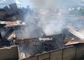 Dua rumah di Kelurahan Dembe I, Kecamatan Kota Barat Kota Gorontalo dilahap api (Senin/12/5/2025)