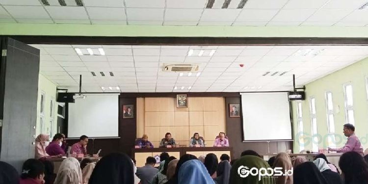 Fakultas Sastra dan Budaya (FSB) Universitas Negeri Gorontalo (UNG) terus memperkuat pelaksanaan Program Kartu Indonesia Pintar Kuliah (KIP-K) melalui monitoring dan evaluasi (MONEV) rutin tiap semester.