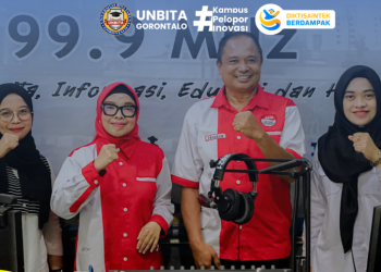 Rektor UNBITA Gorontalo yang juga Ketua ADRI Gorontalo Ellys Rachman bersama Kepala BNN Boalemo Ibrahim Paneo pada dialog di radio suara RH.