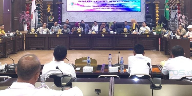 Rapat Komisi III bersama OPD terkait rapat di Aula I DPRD Kota Gorontalo, Rabu (14/5/2025).(Foto: Rama/Gopos)