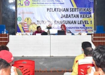 Pelatihan sertifikasi jabatan kerja tukang bangunan level satu berlangsung di Aula gedung dinas PUPR Pohuwato, Kamis (15/05/2025) (Sadrin Frokopim Pohuwato)