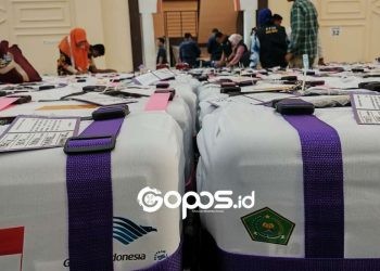 Penimbangan dan Pemeriksaan Koper Jemaah Haji Gorontalo.(F. dok Gopos)